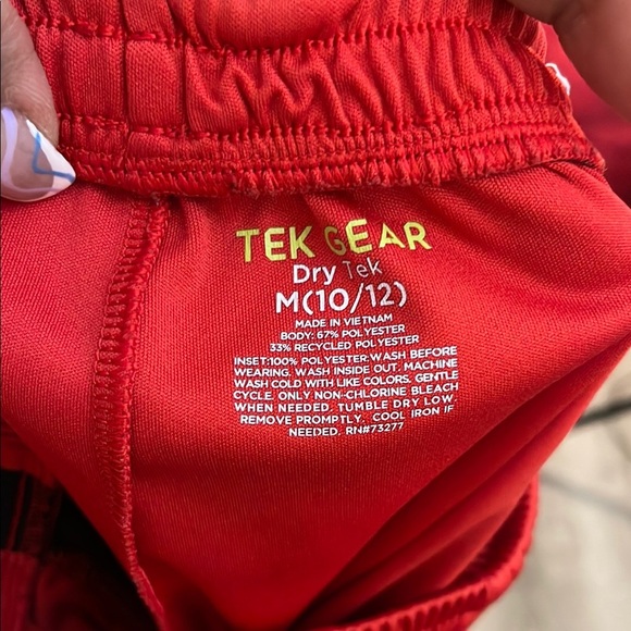 Levi's Red Sweatshirt and Black Red Shorts Boys Bundle Size 10 12 - Picture 3 of 13